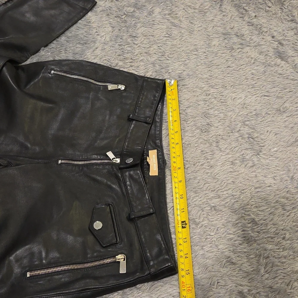 Buttery Soft Michael Kors Italy Cropped Leather Pants w/ Zipper Details Size 6!
